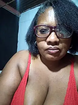 Snapshot of YELLOW_BONE chatting on 02/13/25, 11:37 YELLOW BONE online show from 02/13/25, 11:37