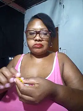 Snapshot of YELLOW_BONE chatting on 02/16/25, 07:27 YELLOW BONE online show from 02/16/25, 07:27