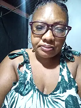 Snapshot of YELLOW_BONE chatting on 02/22/25, 12:27 YELLOW BONE online show from 02/22/25, 12:27