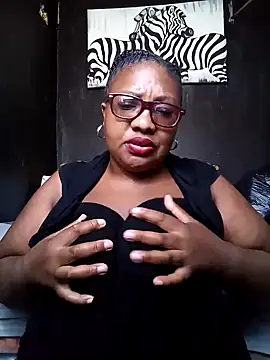 Snapshot of YELLOW_BONE chatting on 02/28/25, 08:42 YELLOW BONE online show from 02/28/25, 08:42