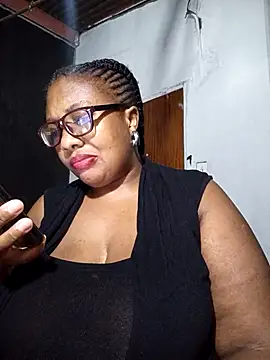 Snapshot of YELLOW_BONE chatting on 03/01/25, 11:47 YELLOW BONE online show from 03/01/25, 11:47