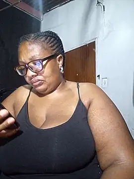 Snapshot of YELLOW_BONE chatting on 03/06/25, 12:54 YELLOW BONE online show from 03/06/25, 12:54