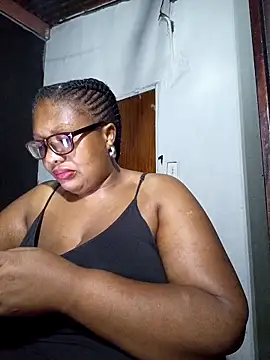 Snapshot of YELLOW_BONE chatting on 03/07/25, 12:58 YELLOW BONE online show from 03/07/25, 12:58