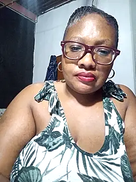 Snapshot of YELLOW_BONE chatting on 03/08/25, 08:35 YELLOW BONE online show from 03/08/25, 08:35