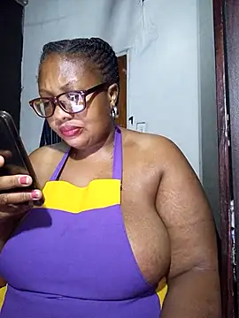 Snapshot of YELLOW_BONE chatting on 03/13/25, 12:16 YELLOW BONE online show from 03/13/25, 12:16