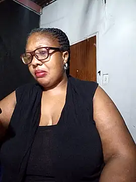 Snapshot of YELLOW_BONE chatting on 03/14/25, 11:43 YELLOW BONE online show from 03/14/25, 11:43