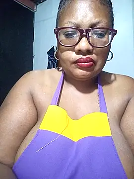 Snapshot of YELLOW_BONE chatting on 03/16/25, 01:17 YELLOW BONE online show from 03/16/25, 01:17
