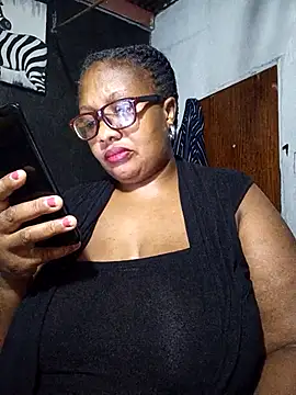 Snapshot of YELLOW_BONE chatting on 03/16/25, 07:17 YELLOW BONE online show from 03/16/25, 07:17