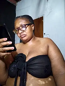 Snapshot of YELLOW_BONE chatting on 03/20/25, 05:13 YELLOW BONE online show from 03/20/25, 05:13