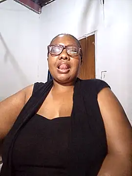 Snapshot of YELLOW_BONE chatting on 10/03/25, 10:29 YELLOW BONE online show from 10/03/25, 10:29