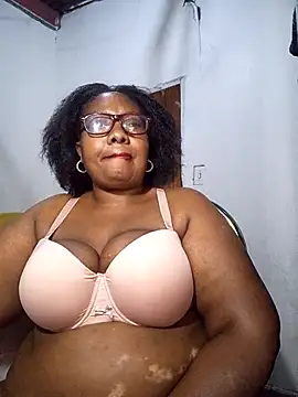 Snapshot of YELLOW_BONE chatting on 10/24/25, 08:49 YELLOW BONE online show from 10/24/25, 08:49