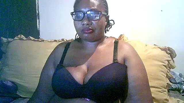 Snapshot of YELLOW_BONE chatting on 11/08/25, 09:13 YELLOW BONE online show from 11/08/25, 09:13