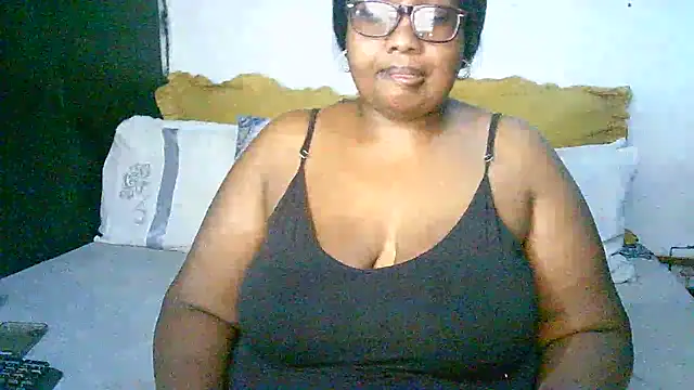 Snapshot of YELLOW_BONE chatting on 12/02/25, 08:19 YELLOW BONE online show from 12/02/25, 08:19