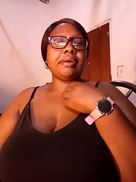 Snapshot of YELLOW_BONE chatting on 12/02/25, 08:37 YELLOW BONE online show from 12/02/25, 08:37