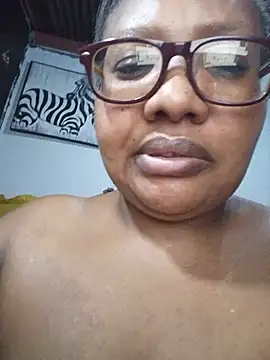 Snapshot of YELLOW_BONE chatting on 06/10/26, 08:30 YELLOW BONE online show from 06/10/26, 08:30