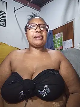 Snapshot of YELLOW_BONE chatting on 06/12/26, 08:41 YELLOW BONE online show from 06/12/26, 08:41