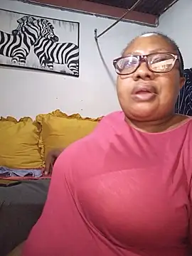 Snapshot of YELLOW_BONE chatting on 06/20/26, 08:00 YELLOW BONE online show from 06/20/26, 08:00
