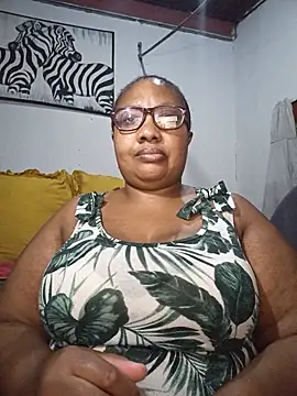 Snapshot of YELLOW_BONE chatting on 06/24/26, 08:52 YELLOW BONE online show from 06/24/26, 08:52