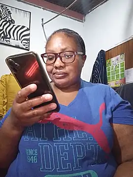 Snapshot of YELLOW_BONE chatting on 07/03/26, 08:15 YELLOW BONE online show from 07/03/26, 08:15