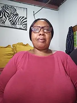 Snapshot of YELLOW_BONE chatting on 07/10/26, 08:33 YELLOW BONE online show from 07/10/26, 08:33