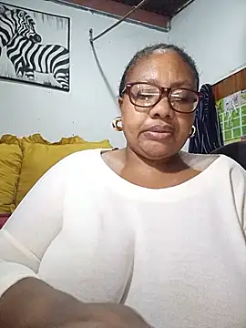 Snapshot of YELLOW_BONE chatting on 07/21/26, 08:55 YELLOW BONE online show from 07/21/26, 08:55