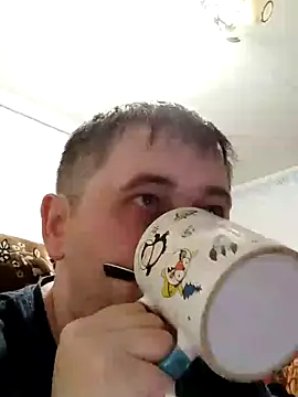 Snapshot of tores992 chatting on 12/18/24, 12:32 tores992 online show from 12/18/24, 12:32