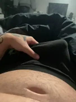 Snapshot of spritzerboy23 chatting on 12/18/25, 11:22 spritzerboy23 online show from 12/18/25, 11:22