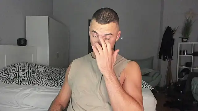 Snapshot of paulblack21 chatting on 11/18/25, 07:40 paulblack21 online show from 11/18/25, 07:40