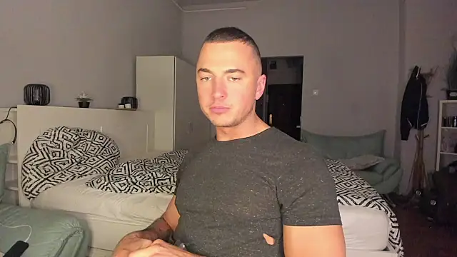 Snapshot of paulblack21 chatting on 11/19/25, 07:47 paulblack21 online show from 11/19/25, 07:47