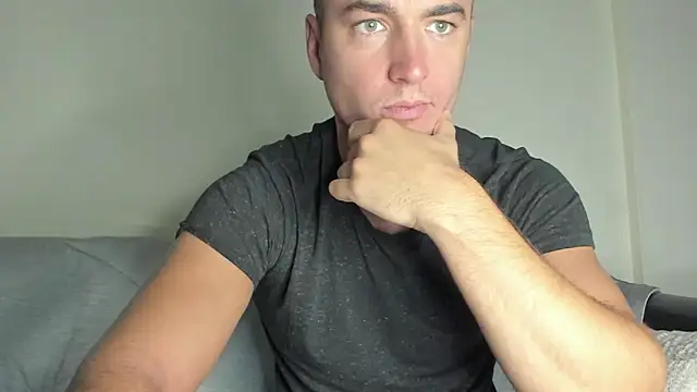 Snapshot of paulblack21 chatting on 01/13/26, 12:05 paulblack21 online show from 01/13/26, 12:05