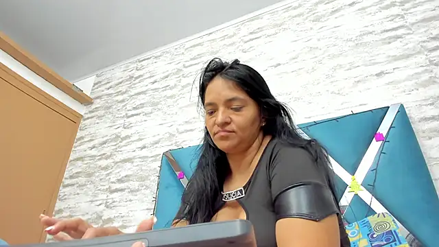 Snapshot of veronica_salas chatting on 12/23/24, 09:49 veronica salas online show from 12/23/24, 09:49