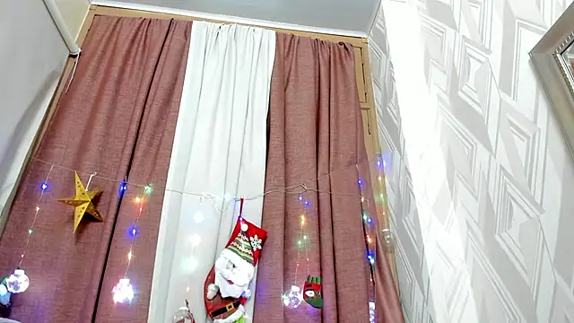 Snapshot of veronica_salas chatting on 12/27/24, 10:45 veronica salas online show from 12/27/24, 10:45