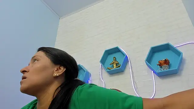 Snapshot of veronica_salas chatting on 12/29/24, 11:08 veronica salas online show from 12/29/24, 11:08