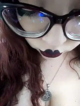 Snapshot of alicce_moon_ chatting on 05/13/26, 10:06 alicce moon online show from 05/13/26, 10:06