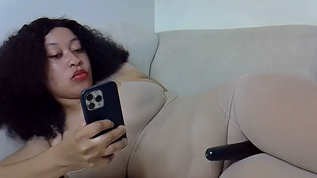Snapshot of Pretty-diva chatting on 06/08/26, 02:45 Pretty-diva online show from 06/08/26, 02:45