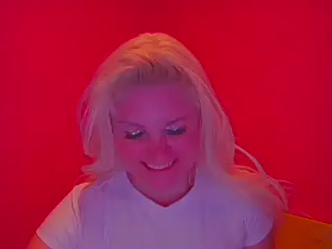 Snapshot of qvncrazy chatting on 12/30/24, 05:48 qvncrazy online show from 12/30/24, 05:48