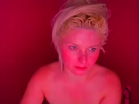 Snapshot of qvncrazy chatting on 01/03/25, 04:00 qvncrazy online show from 01/03/25, 04:00