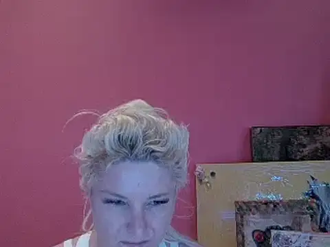 Snapshot of qvncrazy chatting on 01/09/25, 11:34 qvncrazy online show from 01/09/25, 11:34