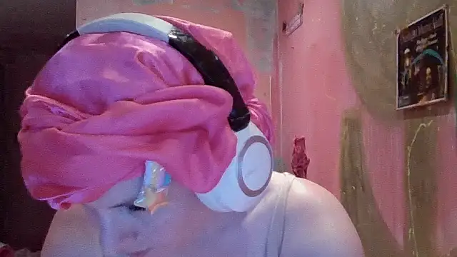 Snapshot of qvncrazy chatting on 11/07/25, 04:29 qvncrazy online show from 11/07/25, 04:29