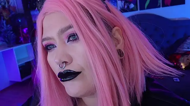 Snapshot of wickedxqueen chatting on 12/15/24, 04:18 wickedxqueen online show from 12/15/24, 04:18