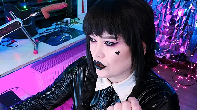 Snapshot of wickedxqueen chatting on 02/13/25, 05:26 wickedxqueen online show from 02/13/25, 05:26