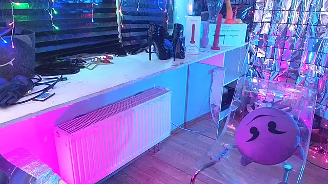 Snapshot of wickedxqueen chatting on 03/02/25, 05:44 wickedxqueen online show from 03/02/25, 05:44