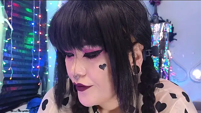 Snapshot of wickedxqueen chatting on 03/04/25, 10:16 wickedxqueen online show from 03/04/25, 10:16