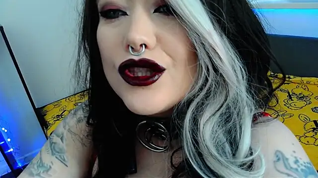 Snapshot of wickedxqueen chatting on 04/22/26, 04:26 wickedxqueen online show from 04/22/26, 04:26