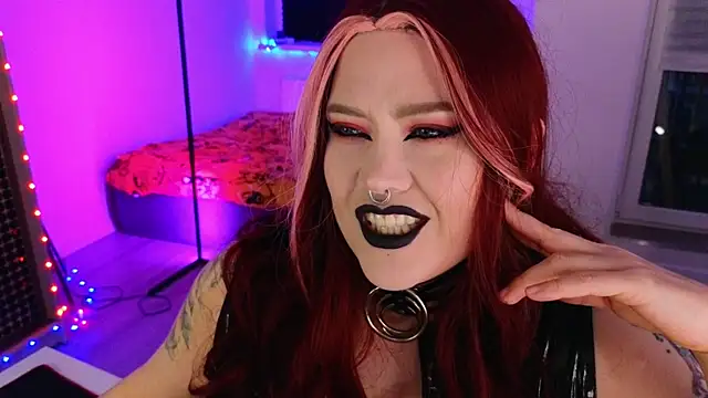 Snapshot of wickedxqueen chatting on 05/25/26, 08:04 wickedxqueen online show from 05/25/26, 08:04