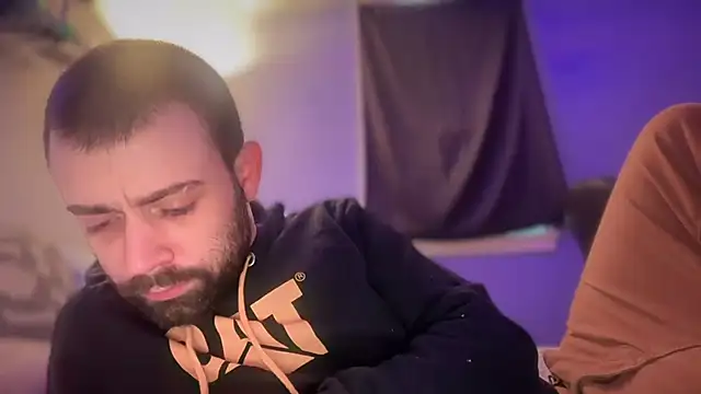 Snapshot of Fr4nk1eFFuxxx chatting on 03/08/25, 10:24 Fr4nk1eFFuxxx online show from 03/08/25, 10:24