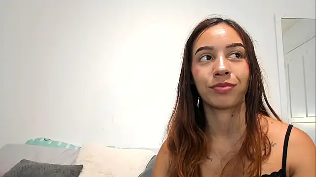 Snapshot of Estrella_Duran chatting on 03/17/25, 10:17 Estrella Duran online show from 03/17/25, 10:17