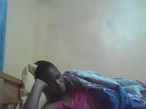 Snapshot of Smillie_prety chatting on 05/17/26, 04:32 Smillie prety online show from 05/17/26, 04:32