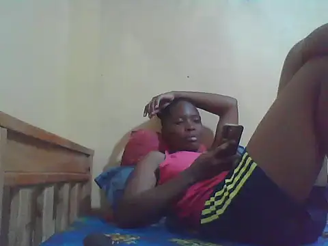 Snapshot of Smillie_prety chatting on 06/02/26, 11:45 Smillie prety online show from 06/02/26, 11:45