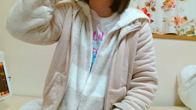 liliyRiSAcha-n online show from 02/04/26, 08:20